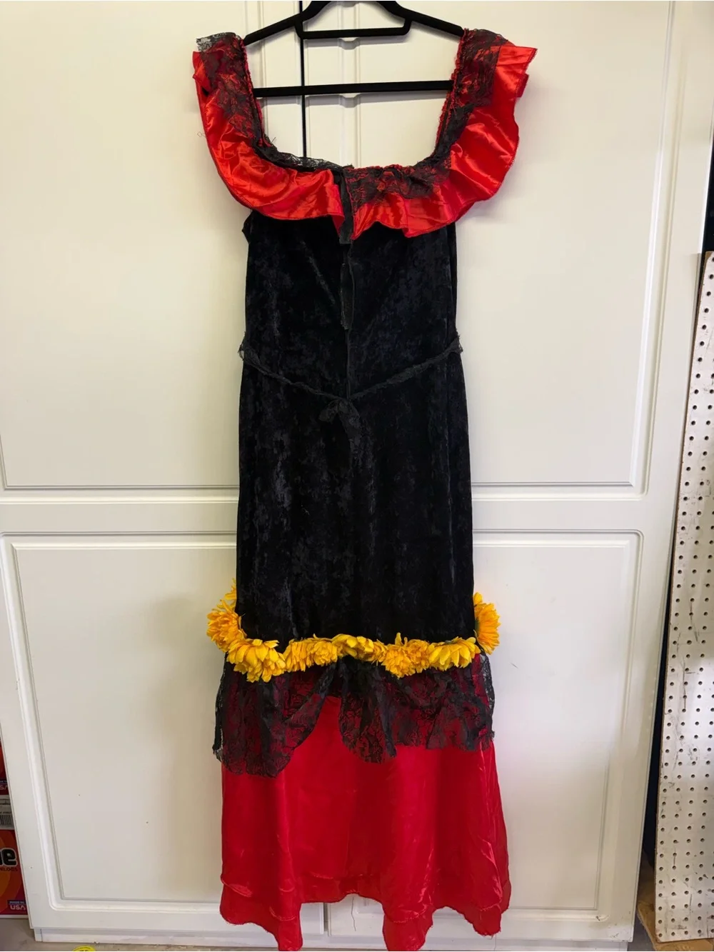 Women’s size Medium Catrina Black and Red Floral Fiesta Costume Dress